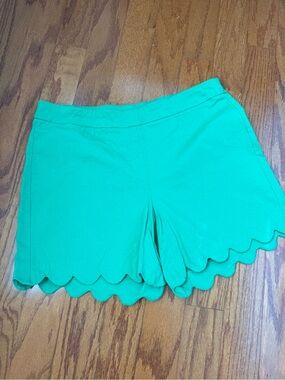 Green Scallop-Hem Women's Shorts
